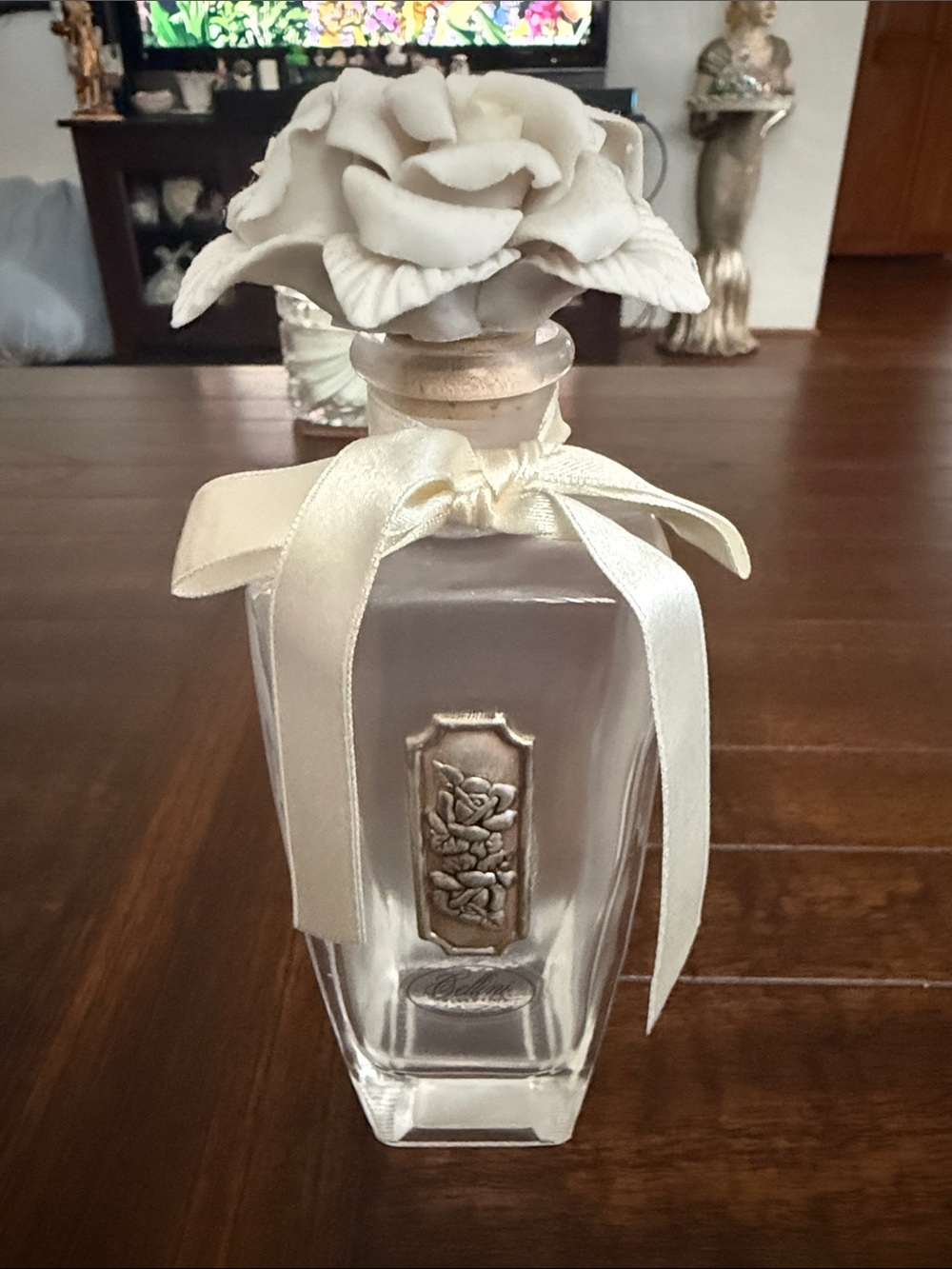 Cellini Elegant glass White Rose Bottle with Ribbon excellent condition
